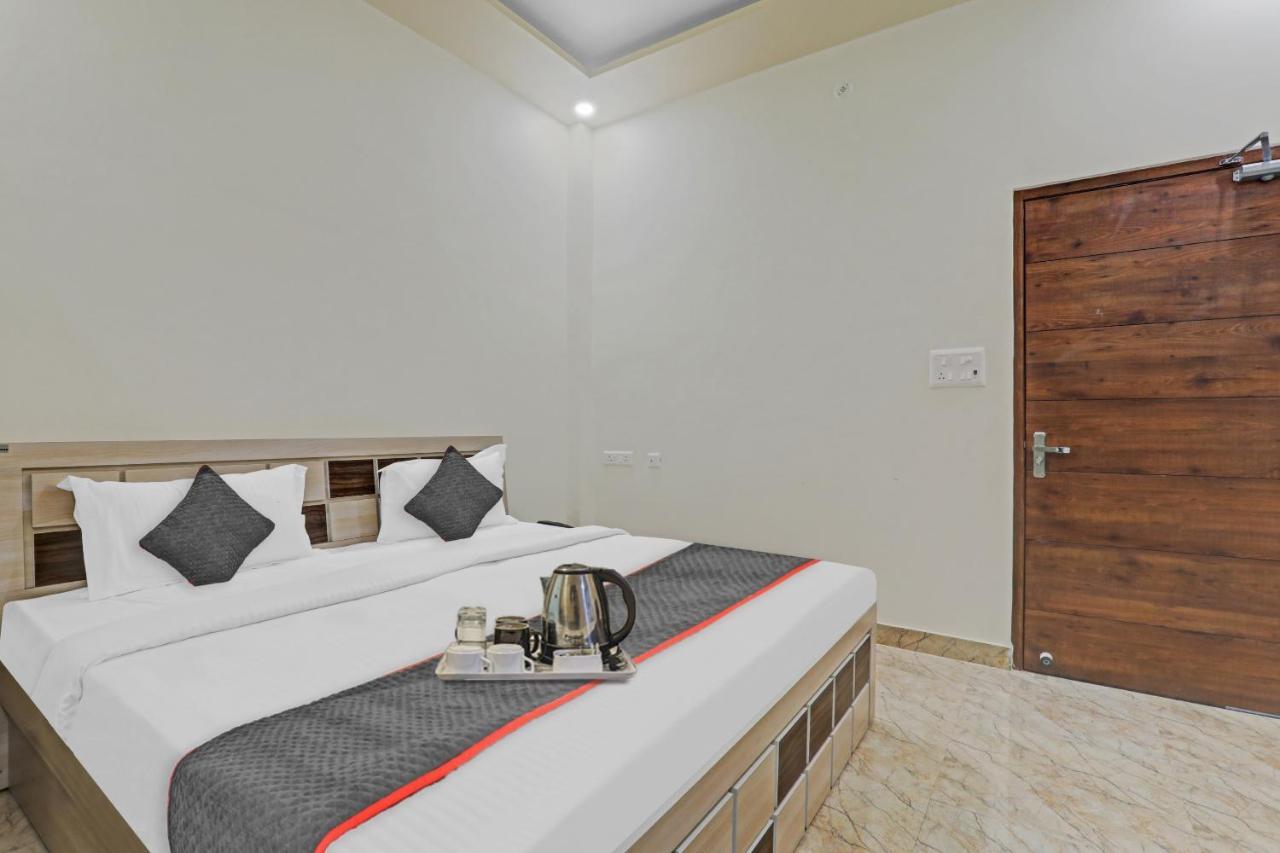 Townhouse P.S.Palace Near Amausi Metro Station Lucknow Exterior foto