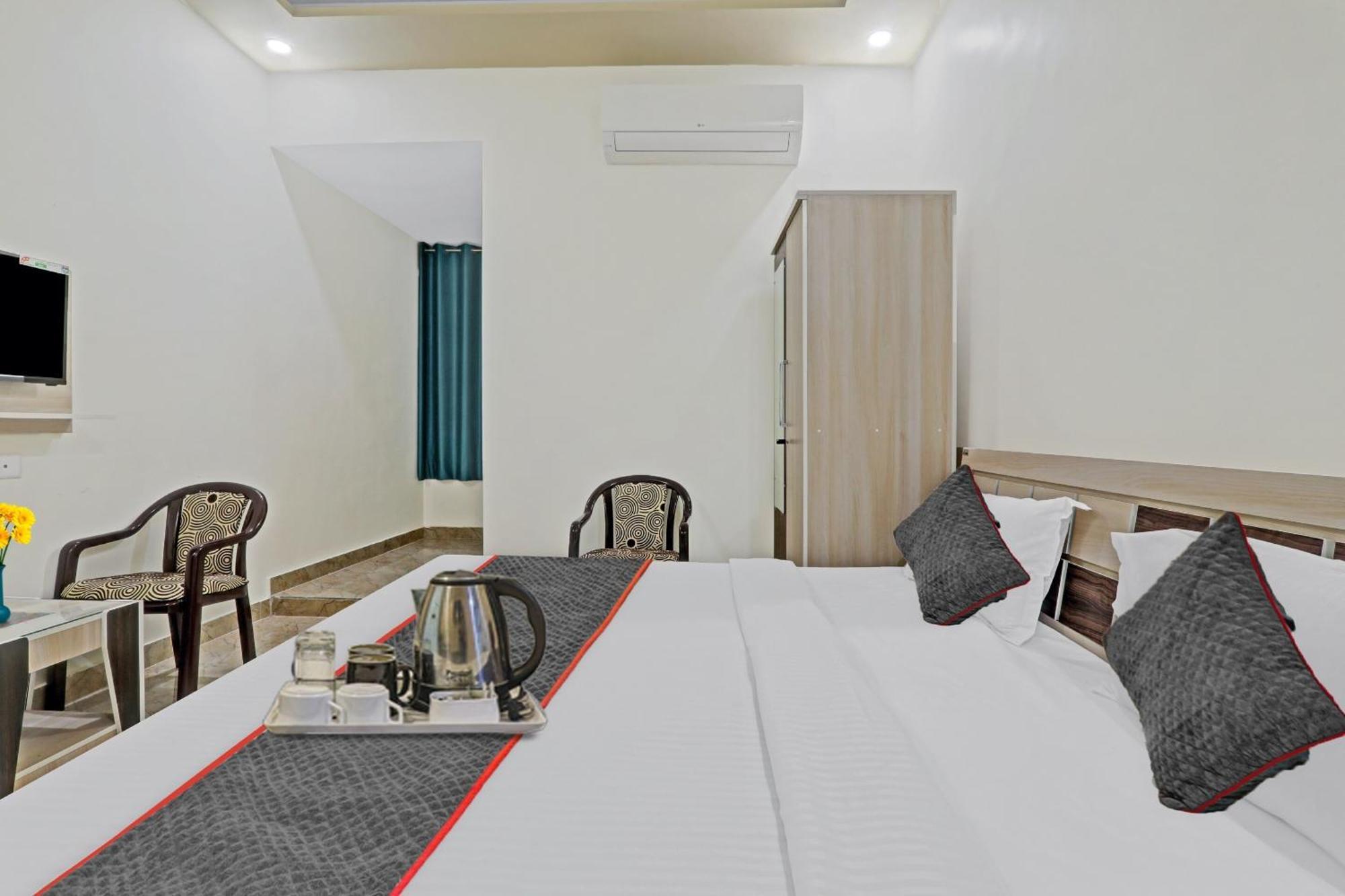 Townhouse P.S.Palace Near Amausi Metro Station Lucknow Exterior foto