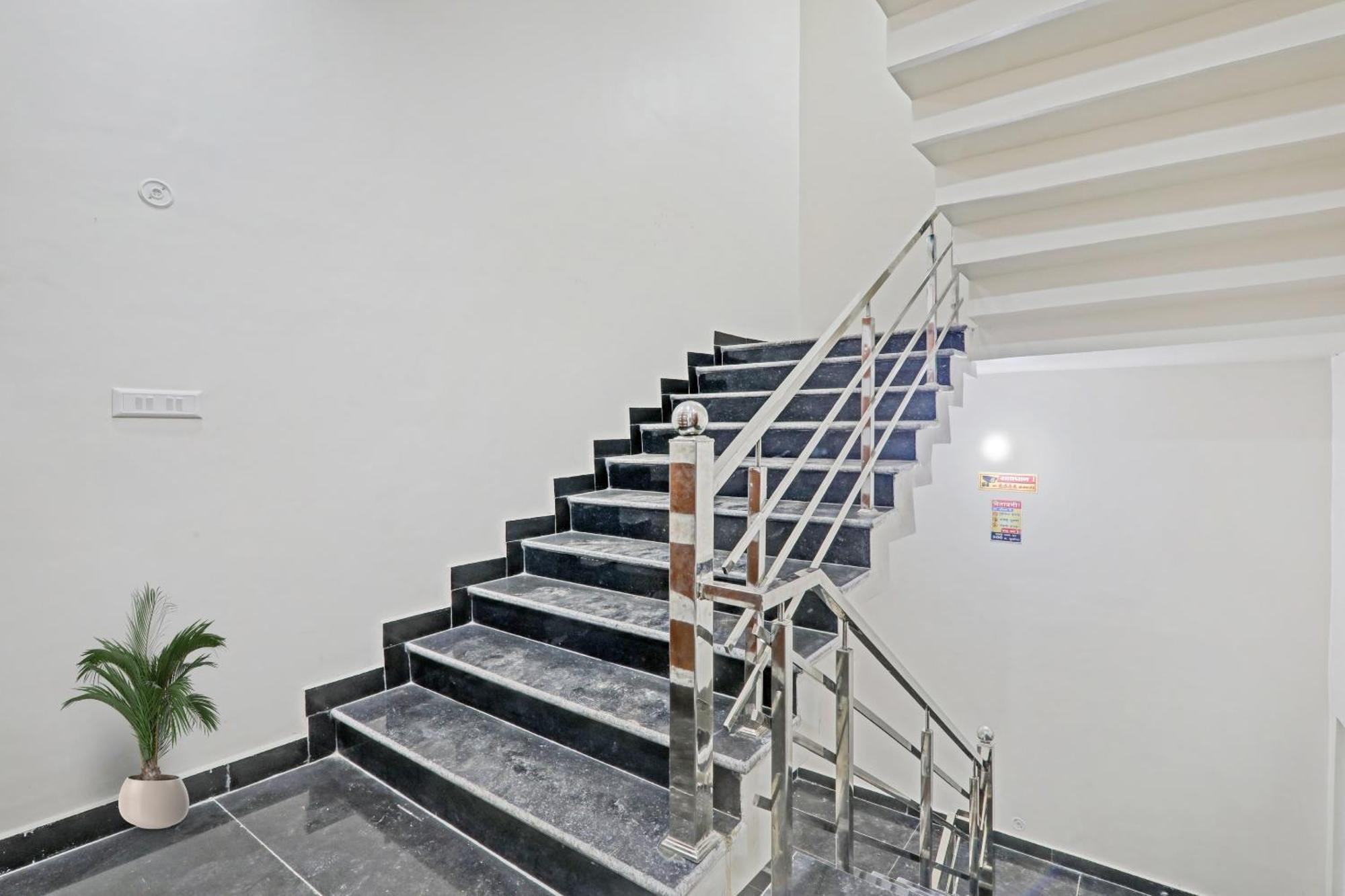 Townhouse P.S.Palace Near Amausi Metro Station Lucknow Exterior foto