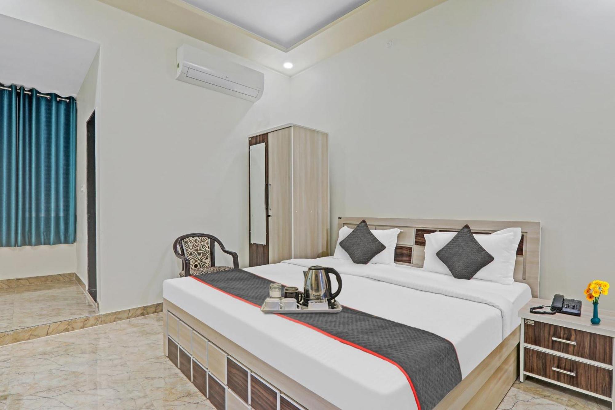 Townhouse P.S.Palace Near Amausi Metro Station Lucknow Exterior foto