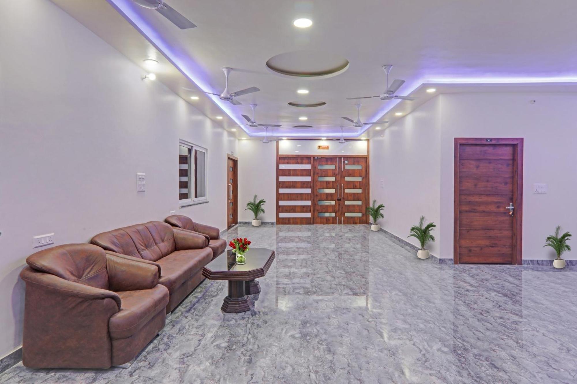 Townhouse P.S.Palace Near Amausi Metro Station Lucknow Exterior foto