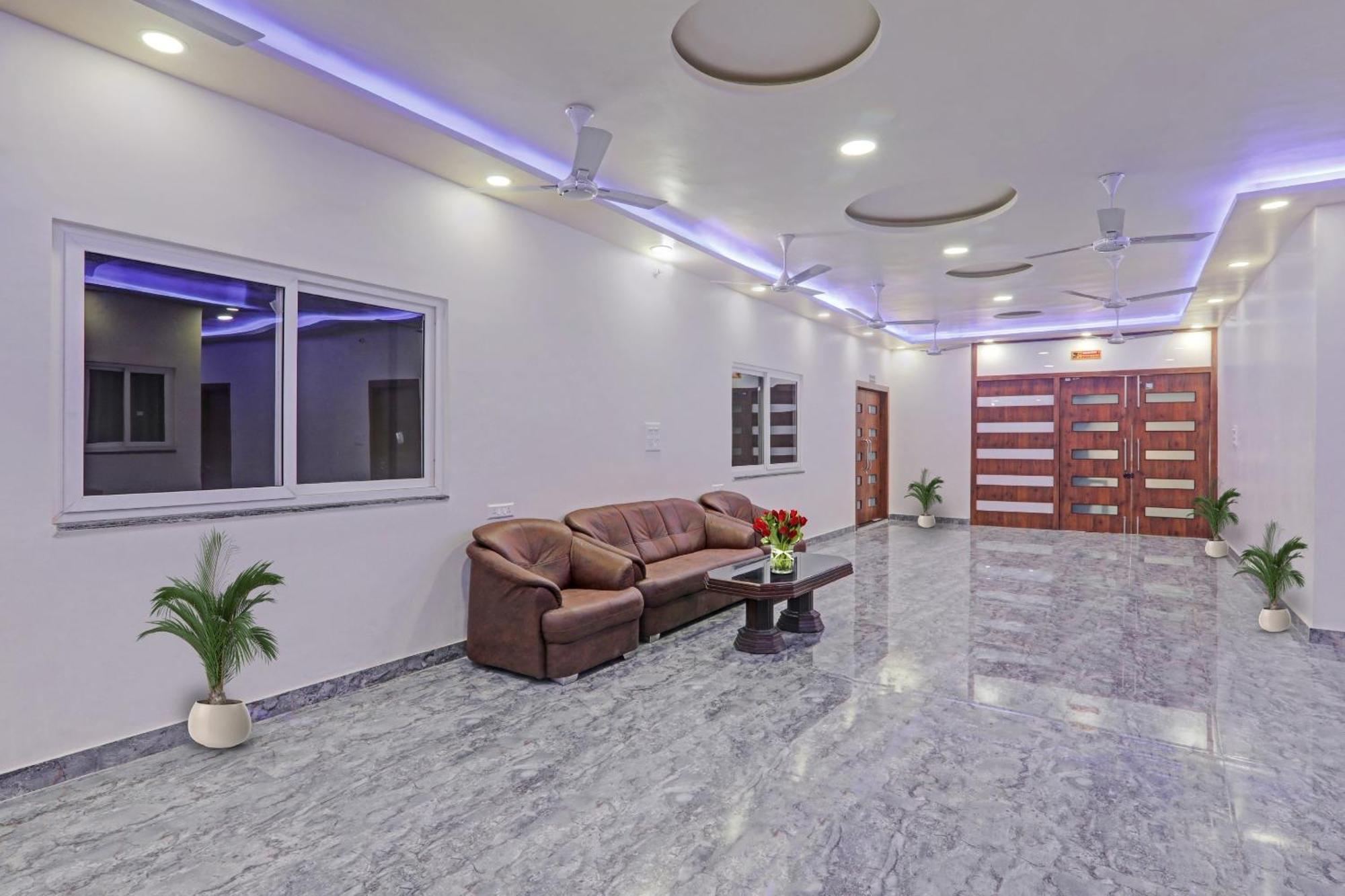 Townhouse P.S.Palace Near Amausi Metro Station Lucknow Exterior foto