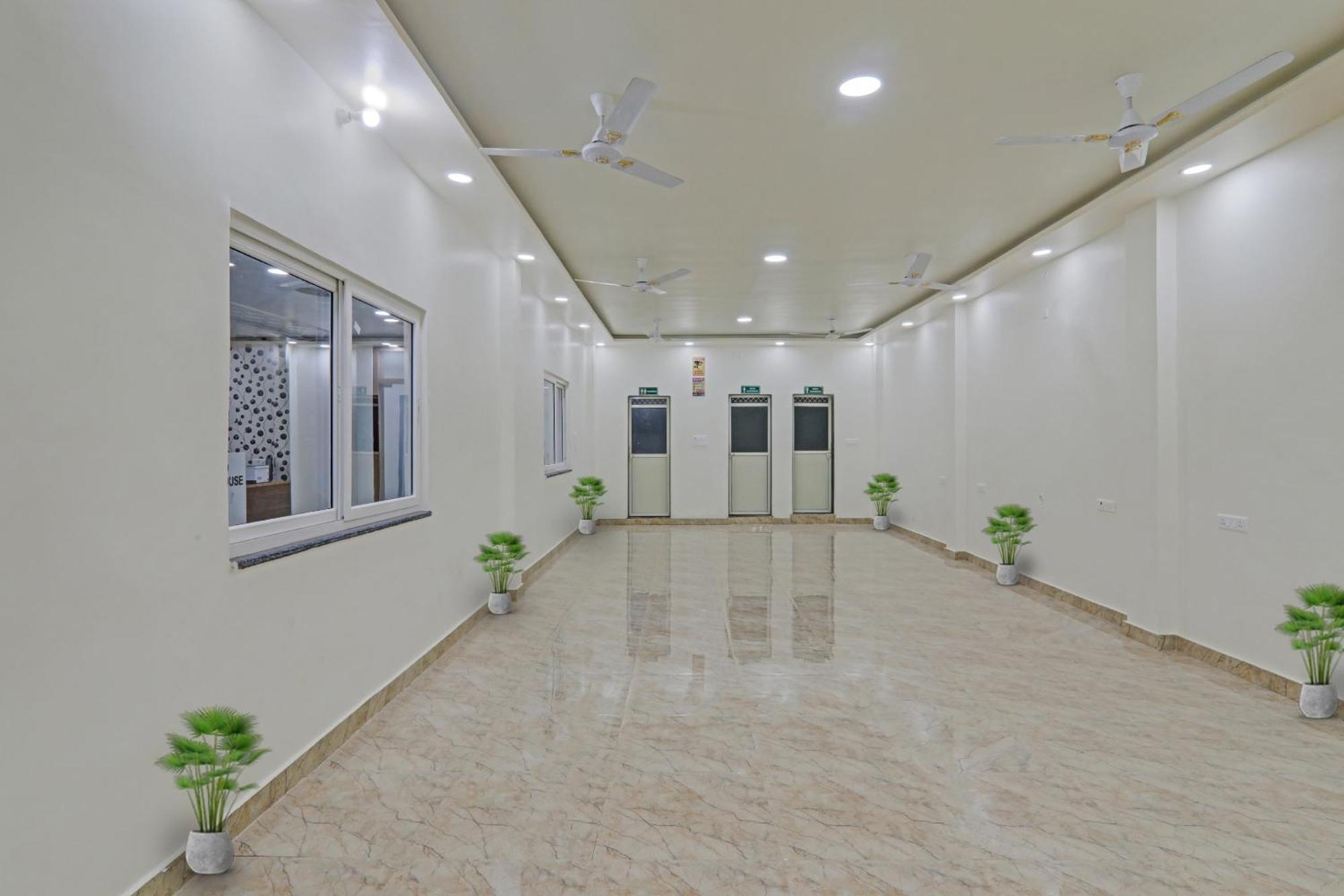 Townhouse P.S.Palace Near Amausi Metro Station Lucknow Exterior foto