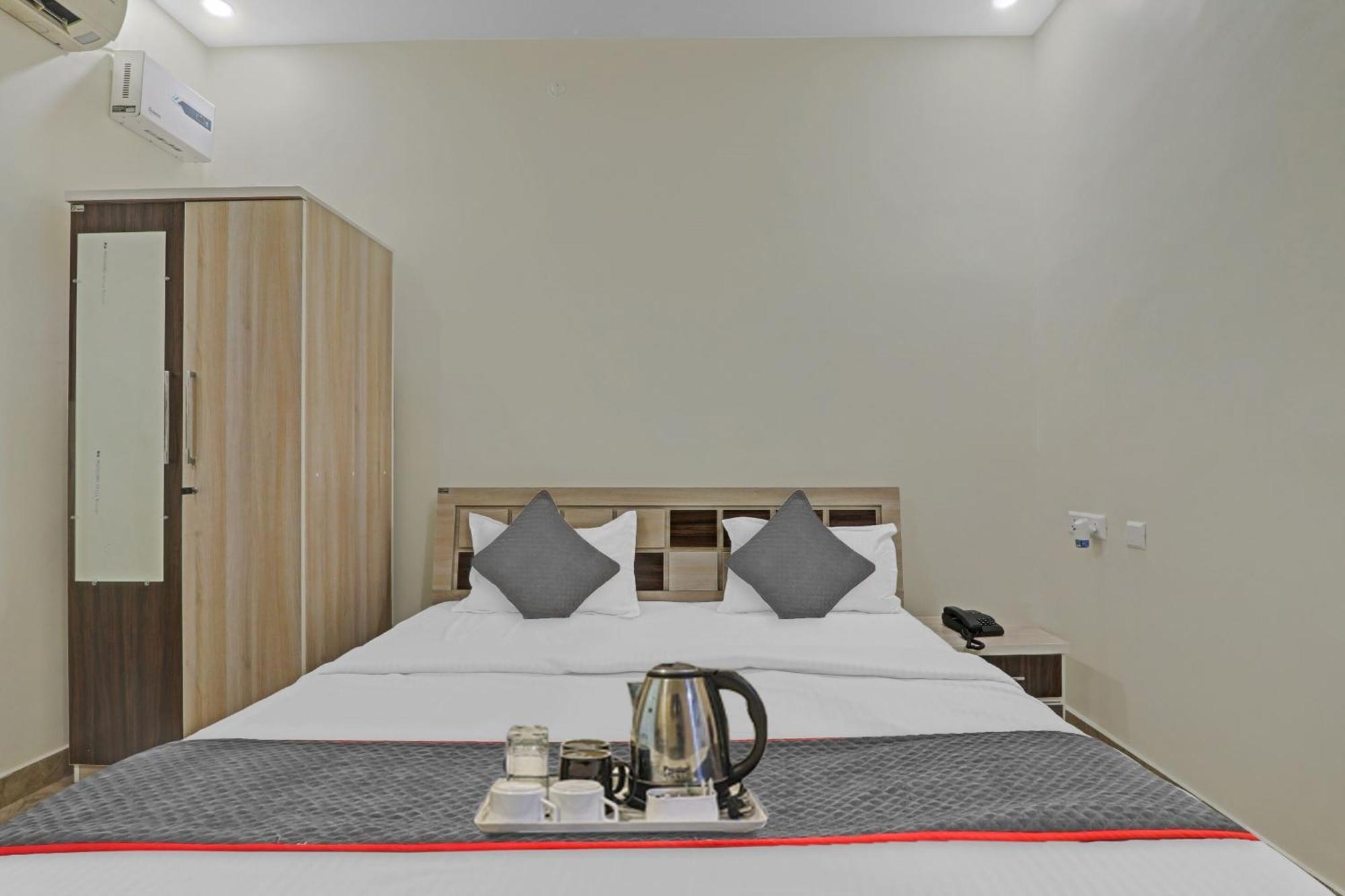 Townhouse P.S.Palace Near Amausi Metro Station Lucknow Exterior foto