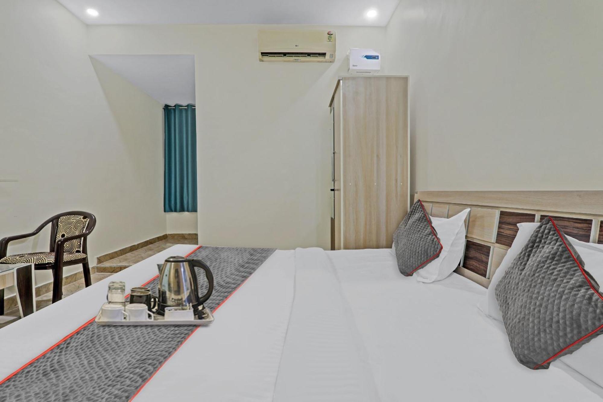Townhouse P.S.Palace Near Amausi Metro Station Lucknow Exterior foto